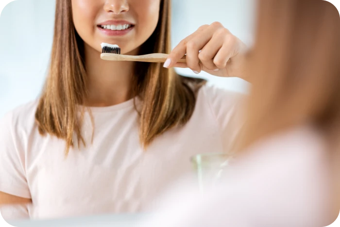 Brossage des dents avec un disjoncteur palatin