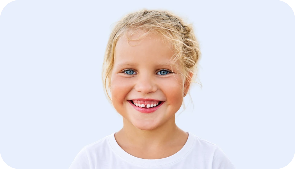Orthodontie enfant à Saint-Palais, jeune fille souriante